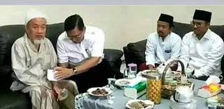 Beri Amplop ke Kyai Zubair, BPN: Luhut Lecehkan Ulama